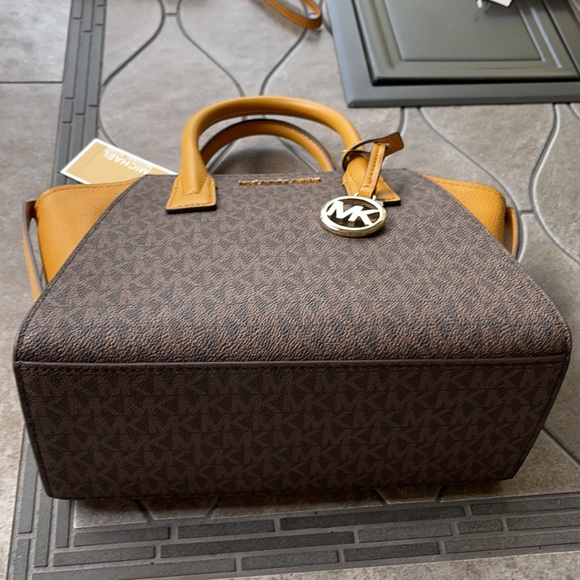 Michael Kors Avril Small Marigold Signature PVC Top Zip Satchel Crossbody Bag - Picture 3 of 16